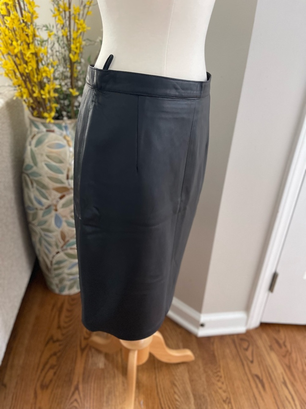 Classic Black Genuine Leather Pencil Skirt Size M High Waist Minimal Classic